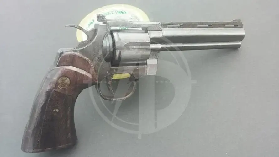 Python Revolver Paper Model - 29cm Collectible 3 Python Revolver Paper Model - 29cm Collectible - Image 3