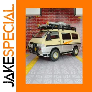 1:24 Mitsubishi Delica Camping Diecast Model