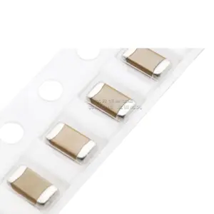 Set of 50 1206 Ceramic Chip Capacitors 100pF 5 Hbf83f521bf0f40a8817111741a548248S