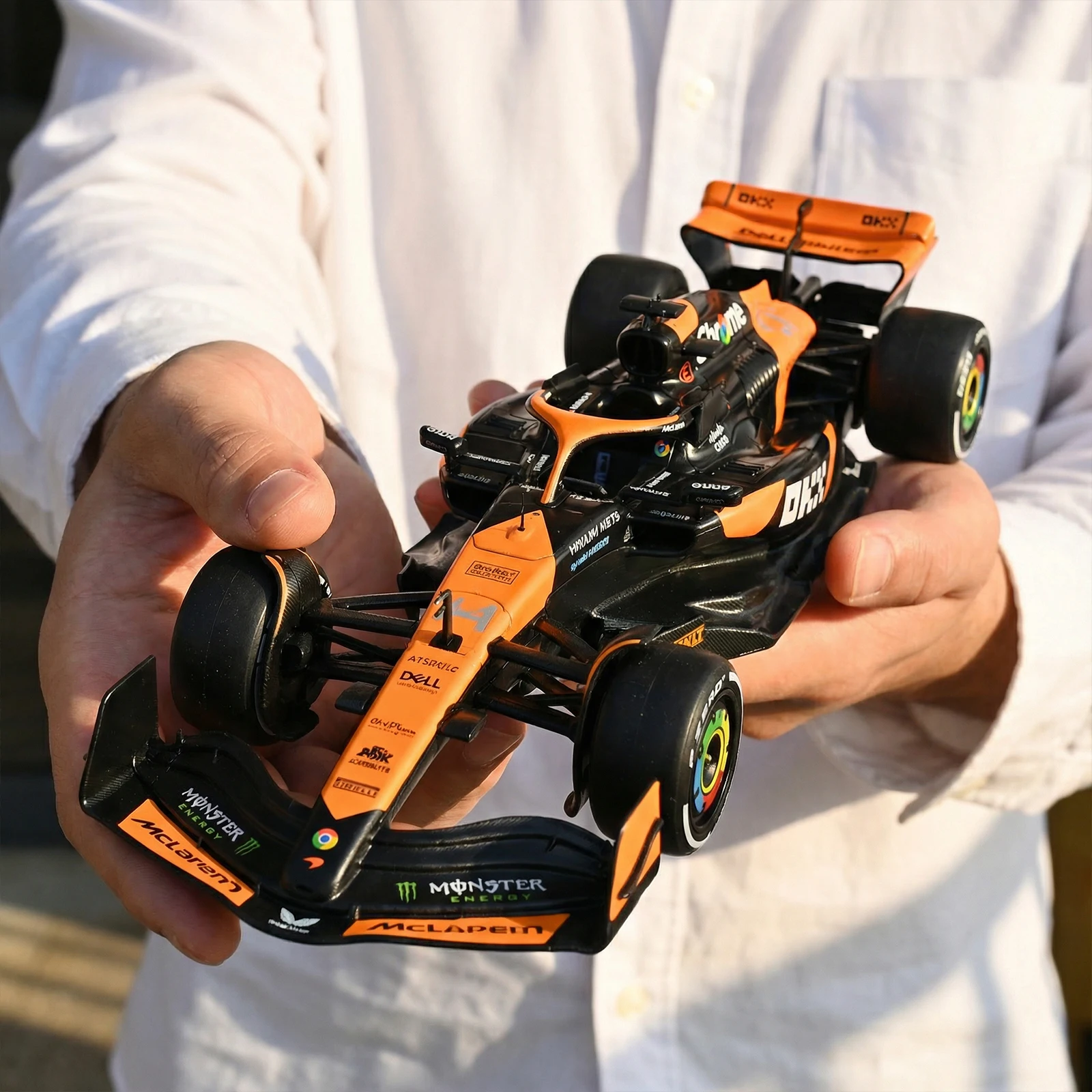 1:18 Aston Martin F1 No.14 Diecast Model 6 1:18 Aston Martin F1 No.14 Diecast Model - Image 6