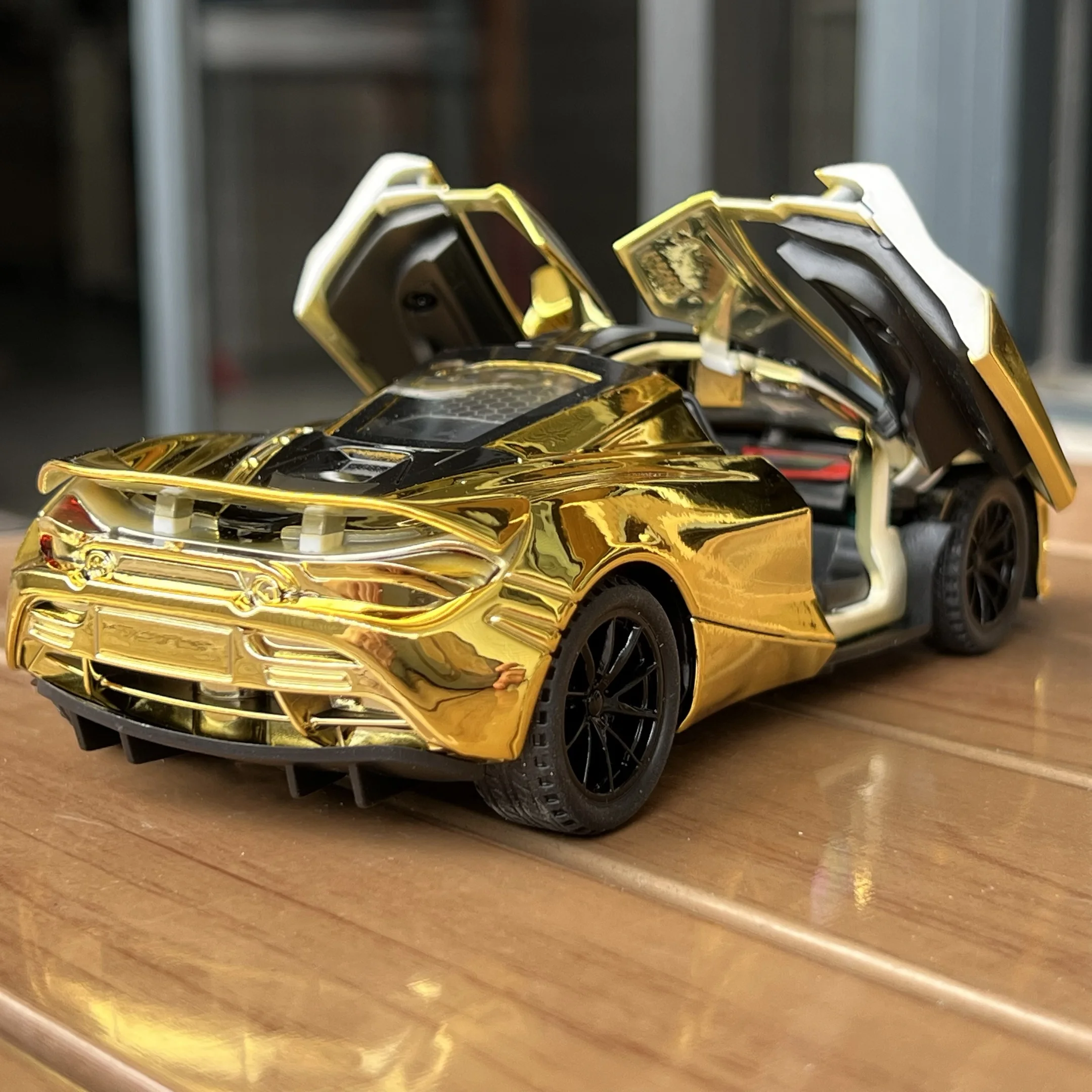 McLaren 720S 1:32 Diecast Model Collectible 5 McLaren 720S 1:32 Diecast Model Collectible - Image 5