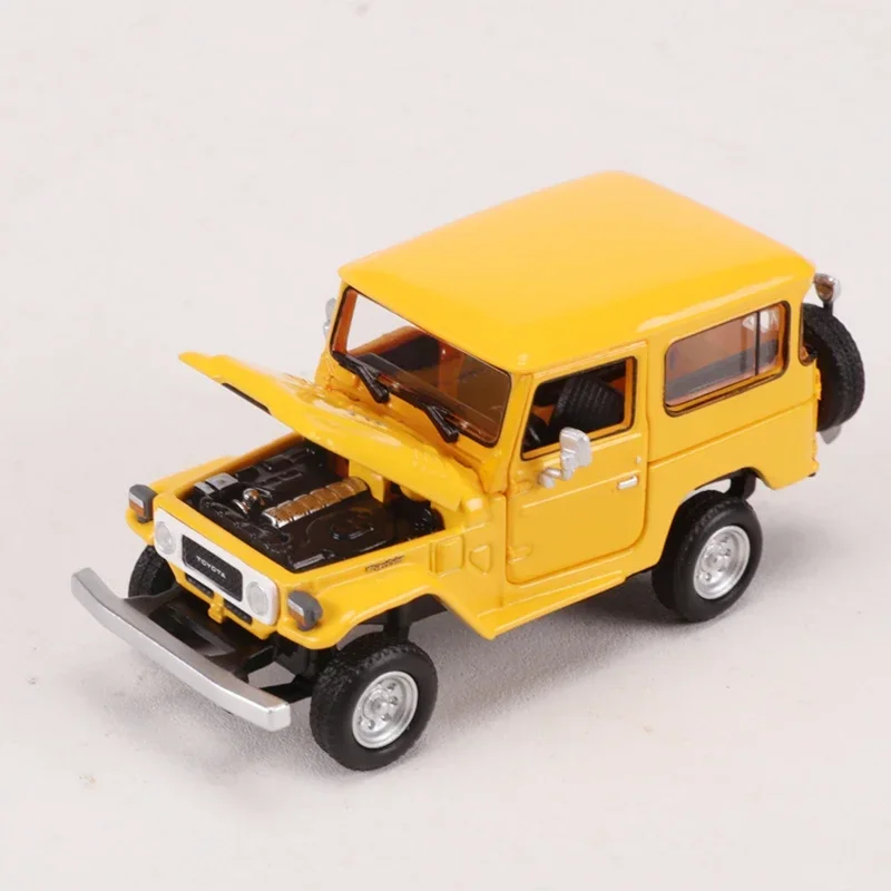 Vintage Land Cruiser FJ40 Diecast Model in 1:64 Scale 8 Vintage Land Cruiser FJ40 Diecast Model in 1:64 Scale - Image 8