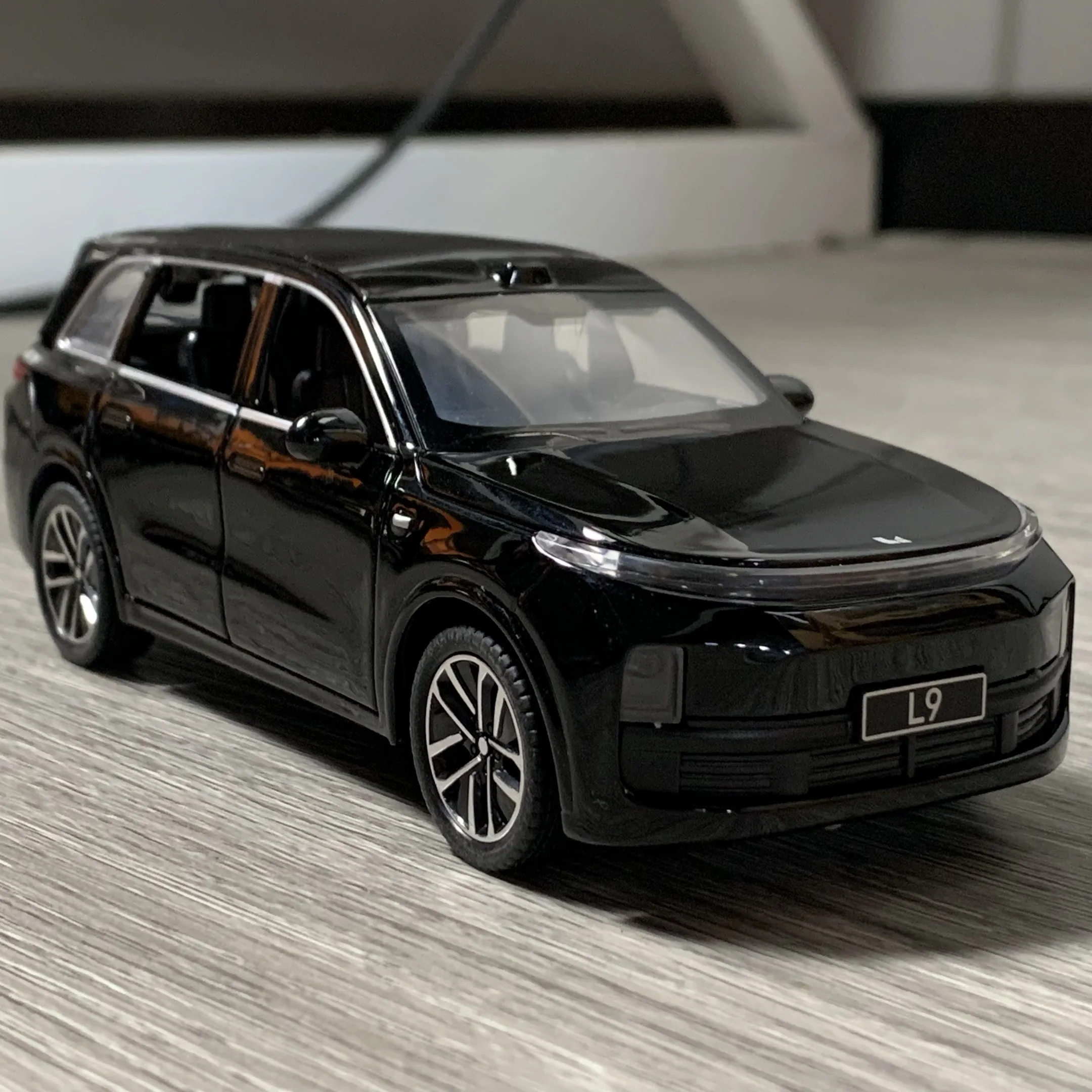 1:32 Li Auto L9 Diecast SUV Model 3 1:32 Li Auto L9 Diecast SUV Model - Image 3
