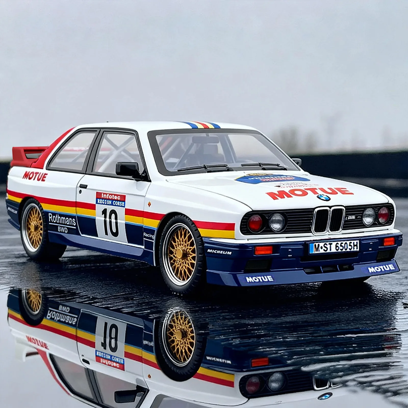 BMW M3 1:24 Diecast Model with Lights 5 BMW M3 1:24 Diecast Model with Lights - Image 5