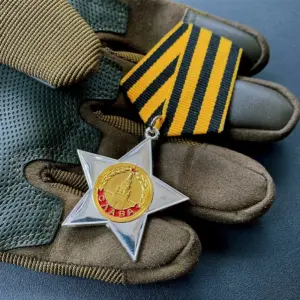 Soviet Order of Glory Medal for Honor 14 S2b968e27cdae461b91db014220bac759h