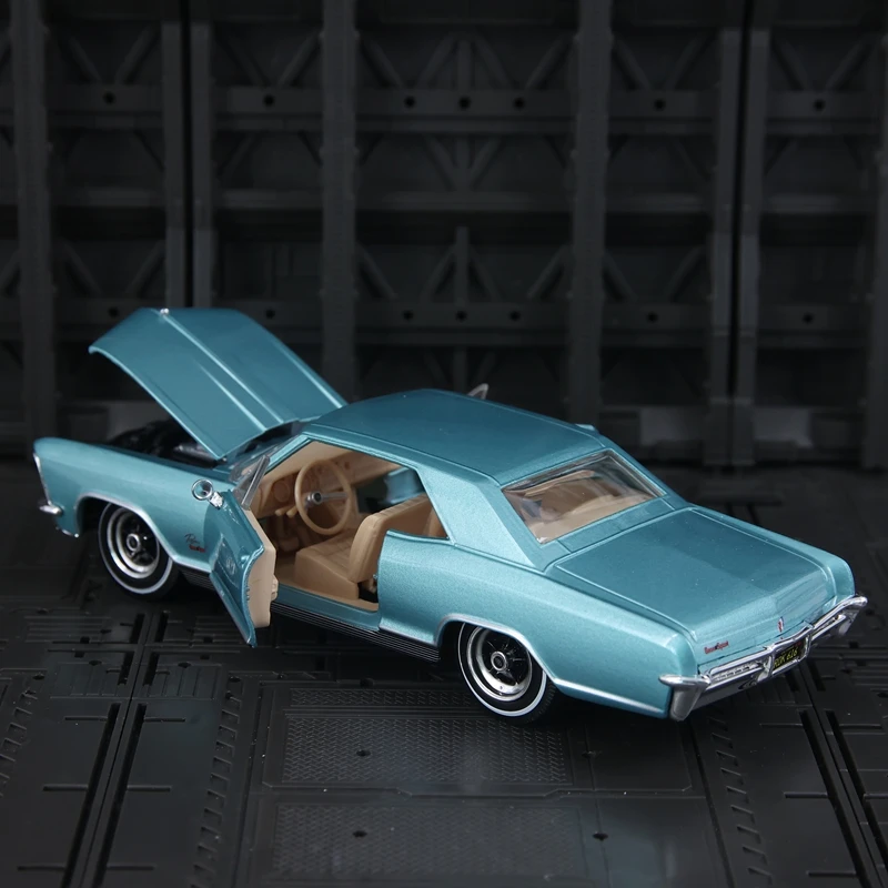 1:26 Scale Buick Riviera Gran Sport Diecast Model 6 1:26 Scale Buick Riviera Gran Sport Diecast Model - Image 6