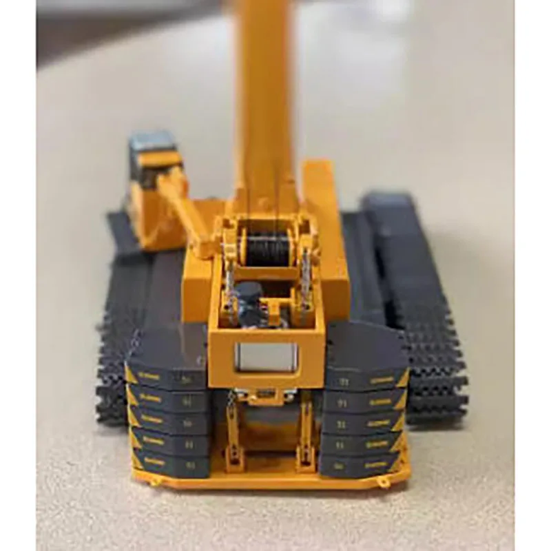 XCMG 1:50 Scale Telescopic Crane Model 6 XCMG 1:50 Scale Telescopic Crane Model - Image 6