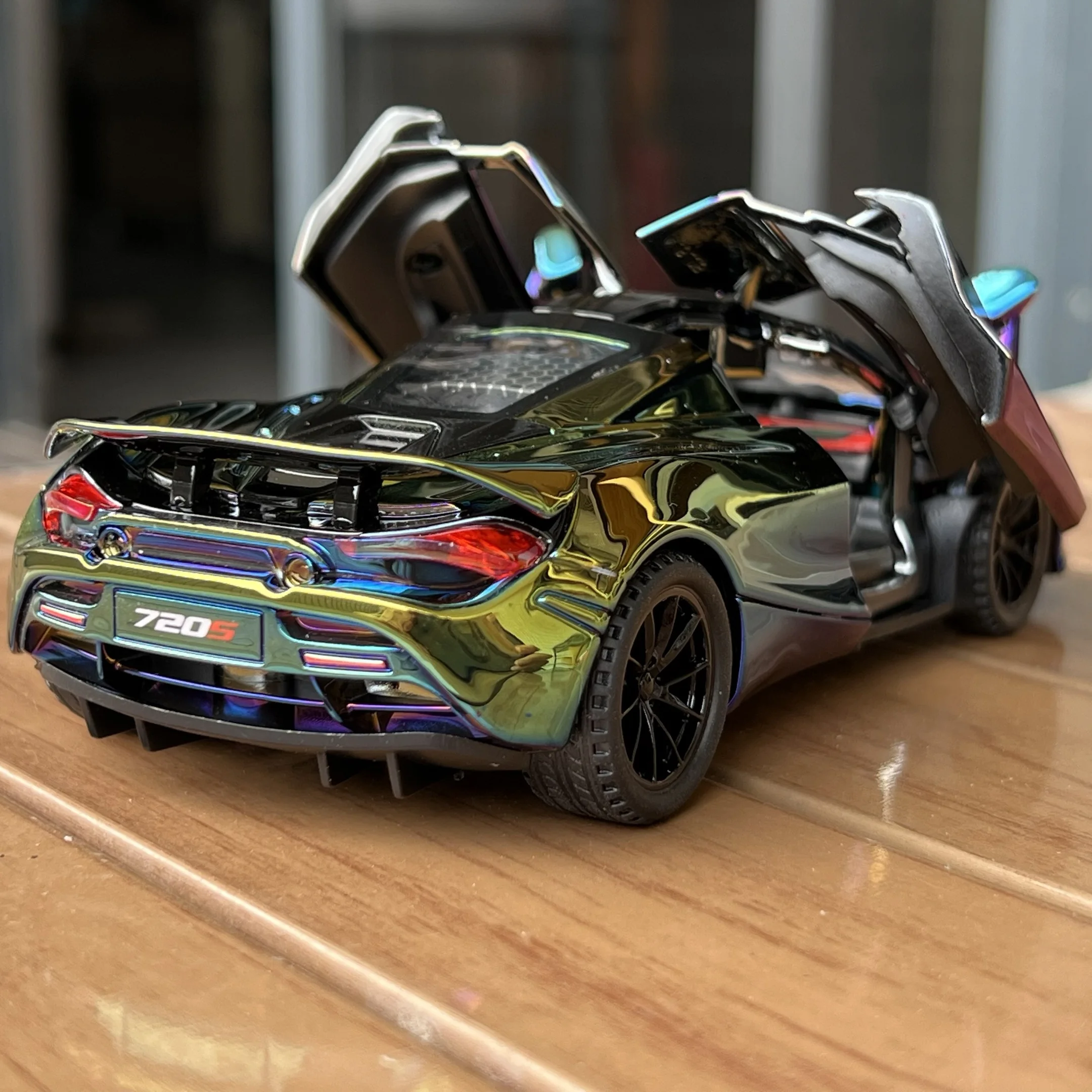 McLaren 720S 1:32 Diecast Model Collectible 3 McLaren 720S 1:32 Diecast Model Collectible - Image 3