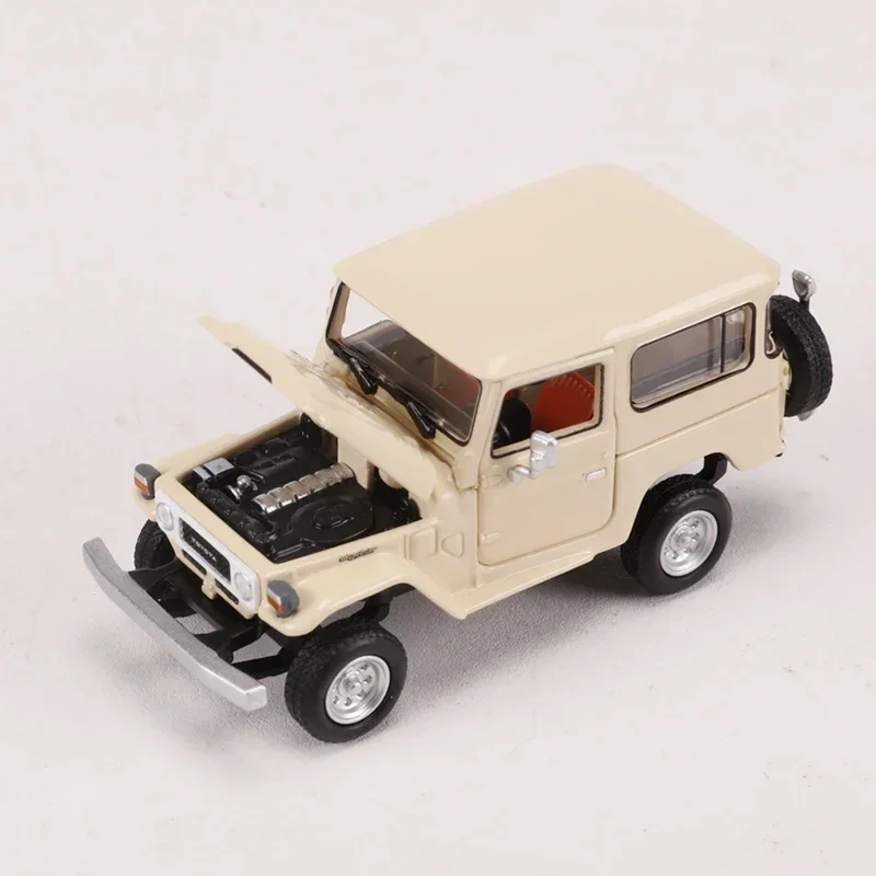 Vintage Land Cruiser FJ40 Diecast Model in 1:64 Scale 6 Vintage Land Cruiser FJ40 Diecast Model in 1:64 Scale - Image 6