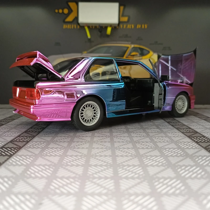 1:24 BMW M3 Diecast Model with Light and Sound 3 1:24 BMW M3 Diecast Model with Light and Sound - Image 3