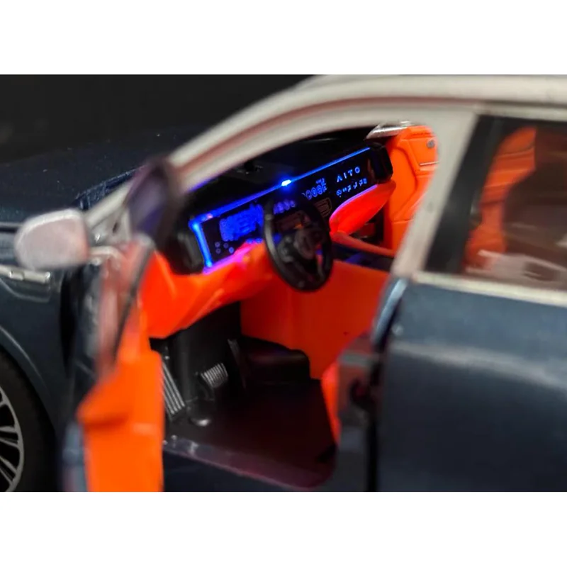 WELLY 1:24 Scale Diecast Model Car in Blue or Black 4 WELLY 1:24 Scale Diecast Model Car in Blue or Black - Image 4