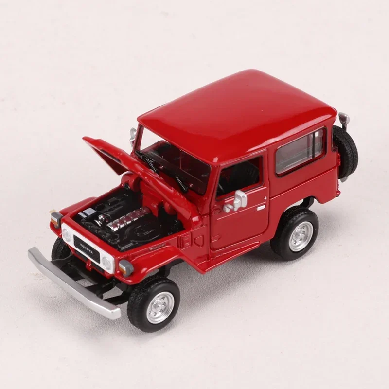 Vintage Land Cruiser FJ40 Diecast Model in 1:64 Scale 4 Vintage Land Cruiser FJ40 Diecast Model in 1:64 Scale - Image 4