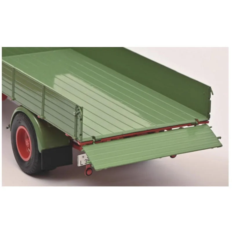 Vintage Green Alloy Truck Model 1:18 Scale 6 Vintage Green Alloy Truck Model 1:18 Scale - Image 6