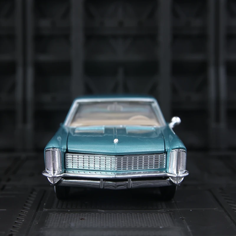 1:26 Scale Buick Riviera Gran Sport Diecast Model 2 1:26 Scale Buick Riviera Gran Sport Diecast Model - Image 2