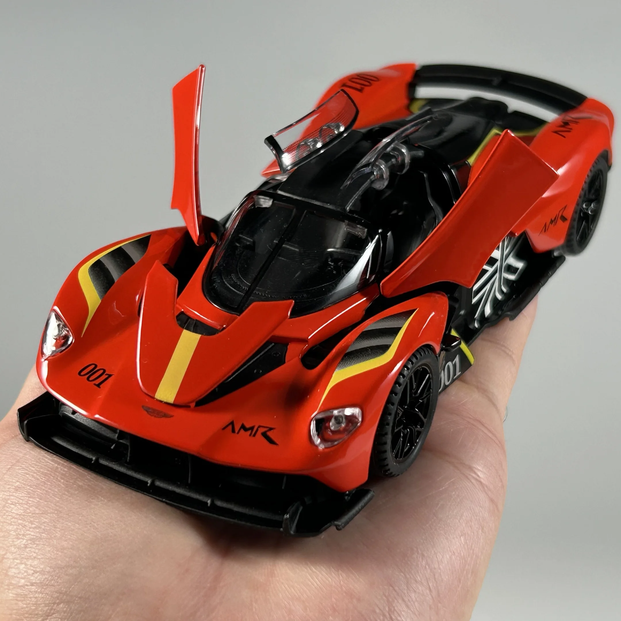 Green Aston Martin Valkyrie 1:32 Diecast Model 3 Green Aston Martin Valkyrie 1:32 Diecast Model - Image 3