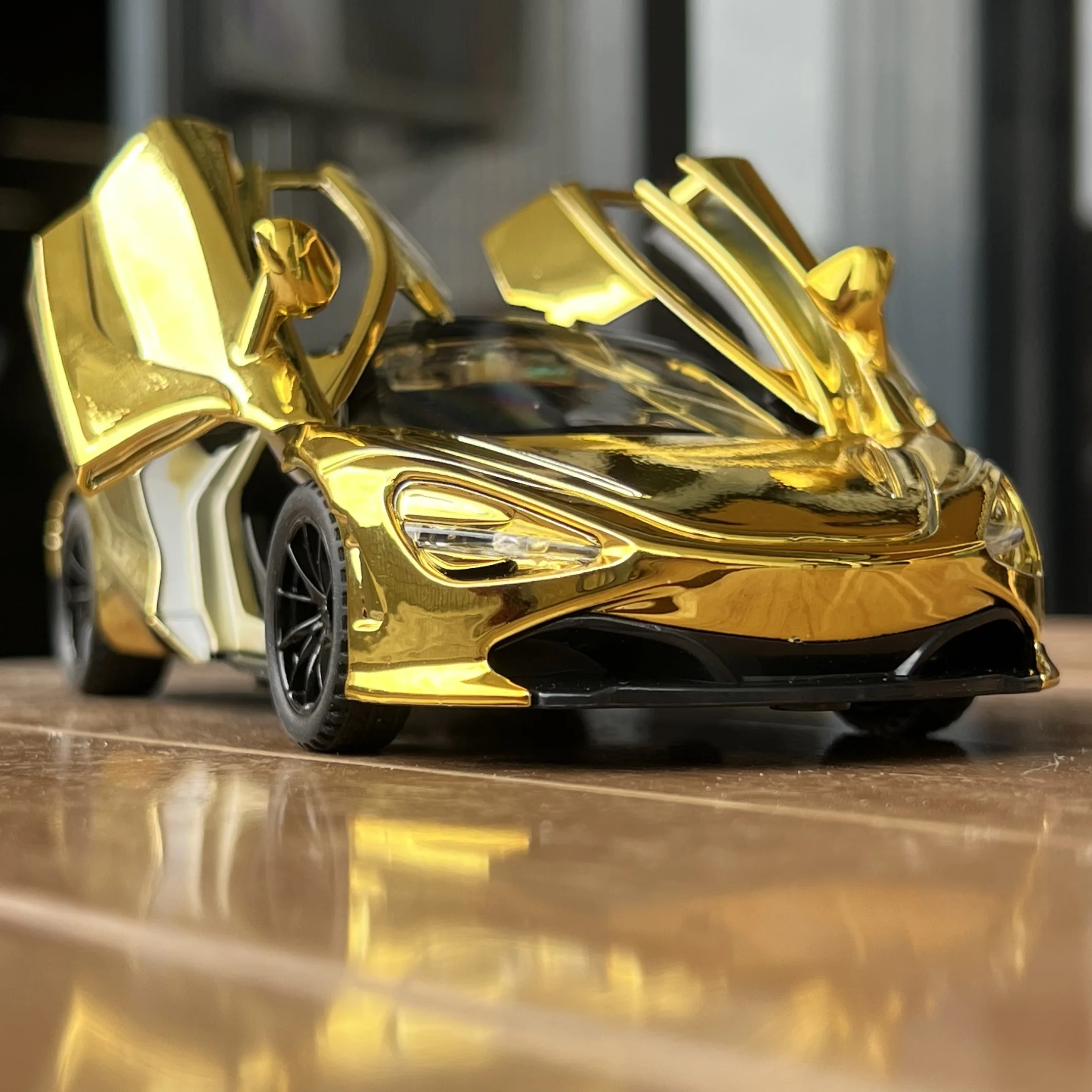 McLaren 720S 1:32 Diecast Model Collectible 4 McLaren 720S 1:32 Diecast Model Collectible - Image 4