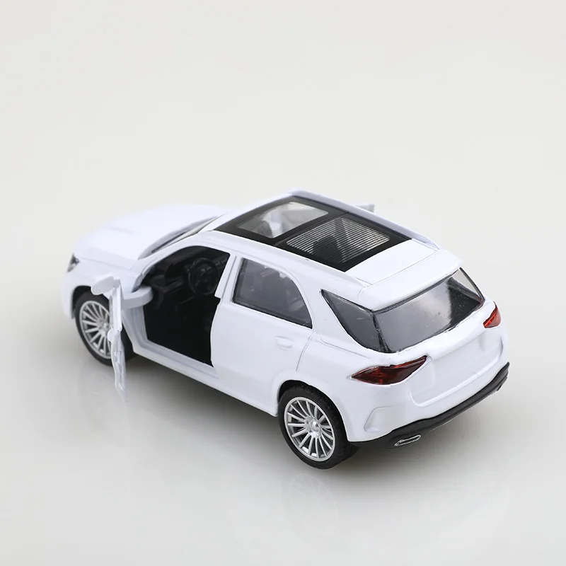 1:43 Classic Sedan Diecast Model Car 6 1:43 Classic Sedan Diecast Model Car - Image 6