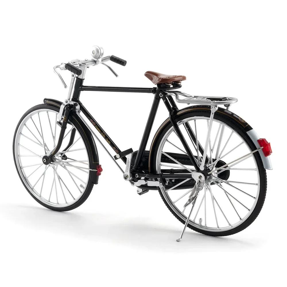 1:6 Vintage Retro Bicycle Model for Collectors 7 1:6 Vintage Retro Bicycle Model for Collectors - Image 7