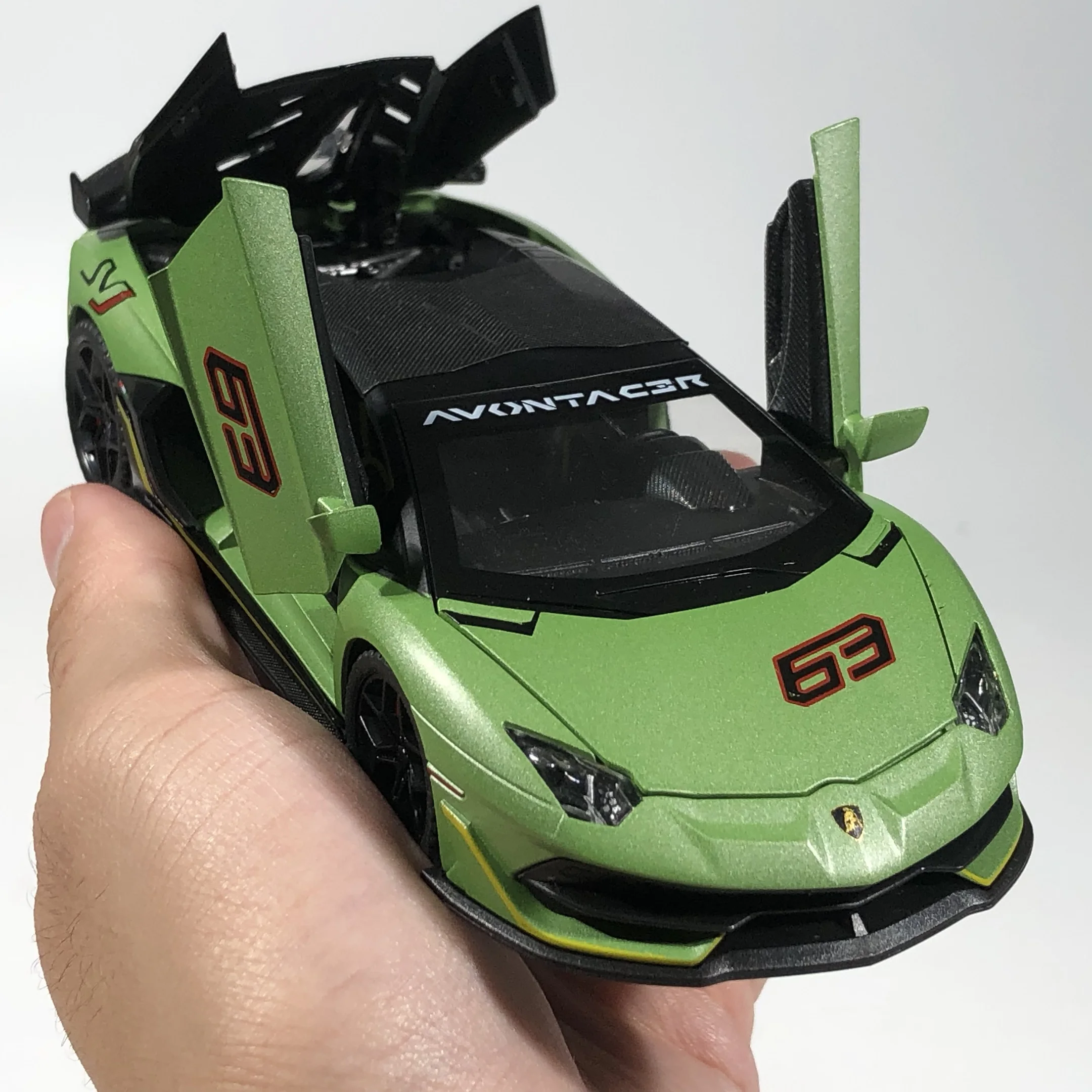 Green Lamborghini Aventador SVJ63 Diecast Model 5 Green Lamborghini Aventador SVJ63 Diecast Model - Image 5