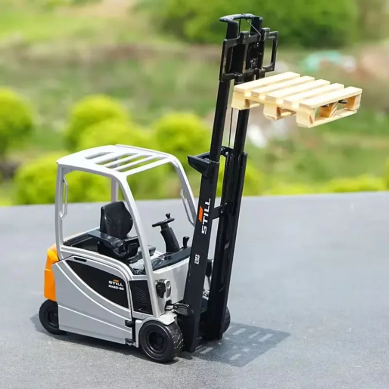Detailed 1:25 Scale STILL RX20-20 Forklift Model 2 Detailed 1:25 Scale STILL RX20-20 Forklift Model - Image 2