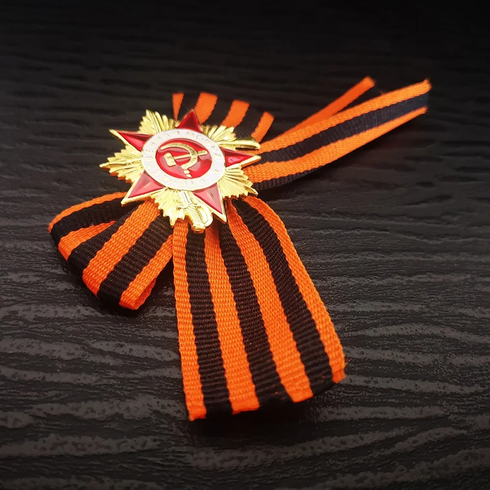 Vintage Russia Patriotic Badge with Red Star 5 Vintage Russia Patriotic Badge with Red Star - Image 5