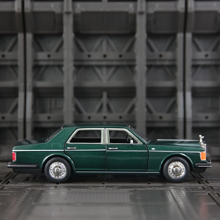 1:32 Scale Rolls Royce Silver Spur Replica 4 1:32 Scale Rolls Royce Silver Spur Replica - Image 4