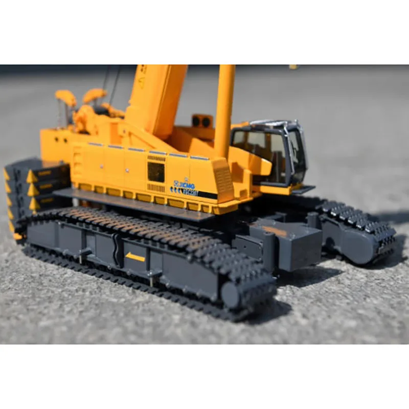 XCMG 1:50 Scale Telescopic Crane Model 5 XCMG 1:50 Scale Telescopic Crane Model - Image 5