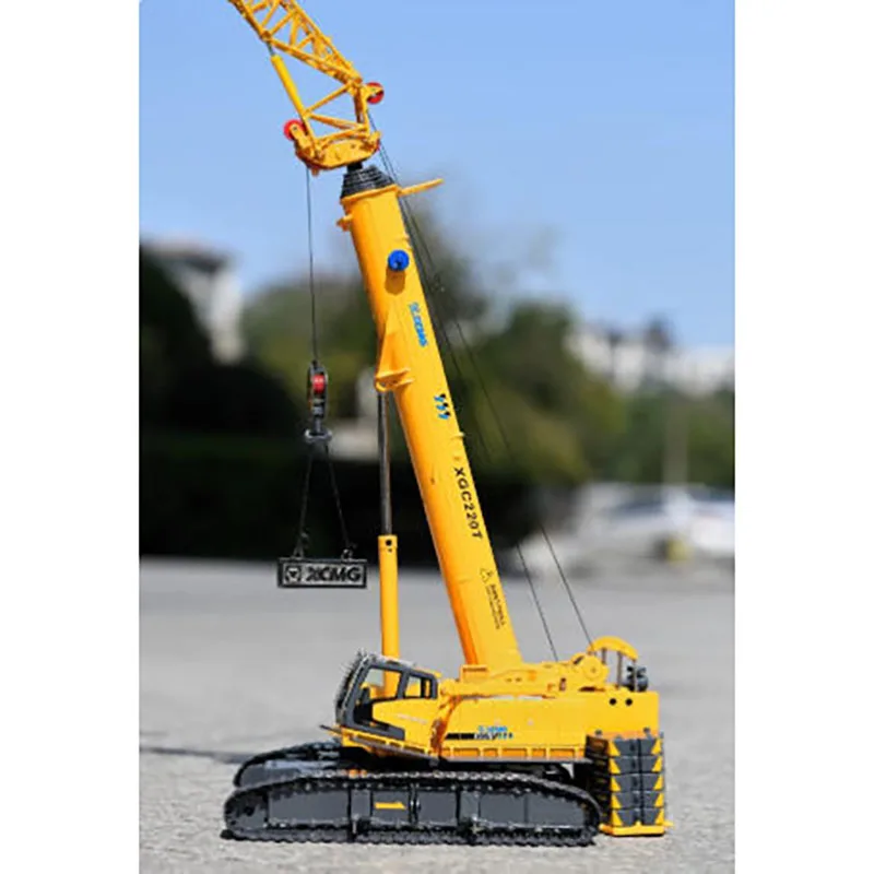 XCMG 1:50 Scale Telescopic Crane Model 3 XCMG 1:50 Scale Telescopic Crane Model - Image 3