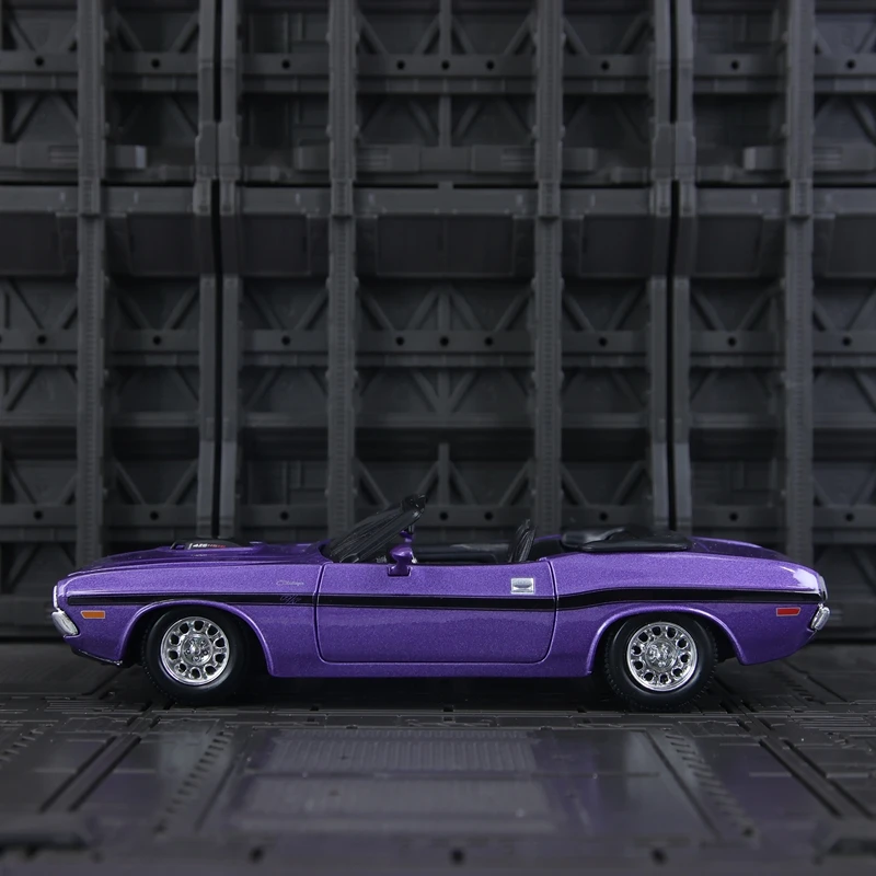 Purple Dodge Challenger R/T Diecast Model 1:24 Scale 4 Purple Dodge Challenger R/T Diecast Model 1:24 Scale - Image 4