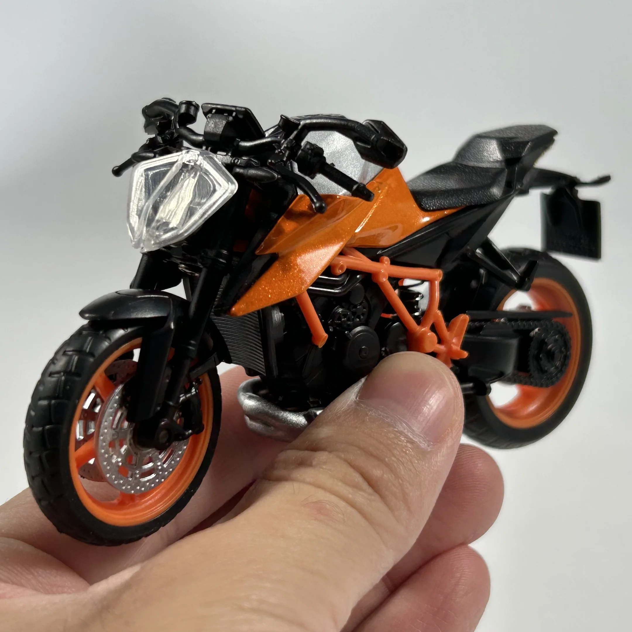 KTM 1290 Super Duke R 1:18 Diecast Model 6 KTM 1290 Super Duke R 1:18 Diecast Model - Image 6