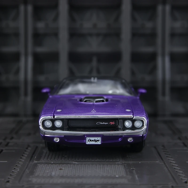 Purple Dodge Challenger R/T Diecast Model 1:24 Scale 3 Purple Dodge Challenger R/T Diecast Model 1:24 Scale - Image 3