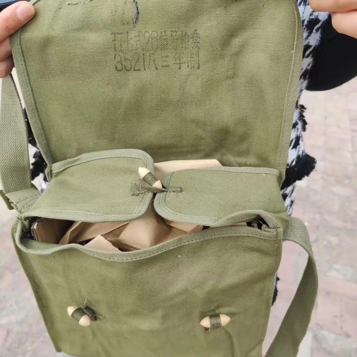 Vintage Vietnamese War-Era Signal Rucksack 4 Vintage Vietnamese War-Era Signal Rucksack - Image 4