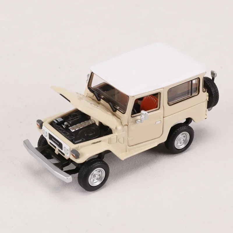 Vintage Land Cruiser FJ40 Diecast Model in 1:64 Scale 5 Vintage Land Cruiser FJ40 Diecast Model in 1:64 Scale - Image 5