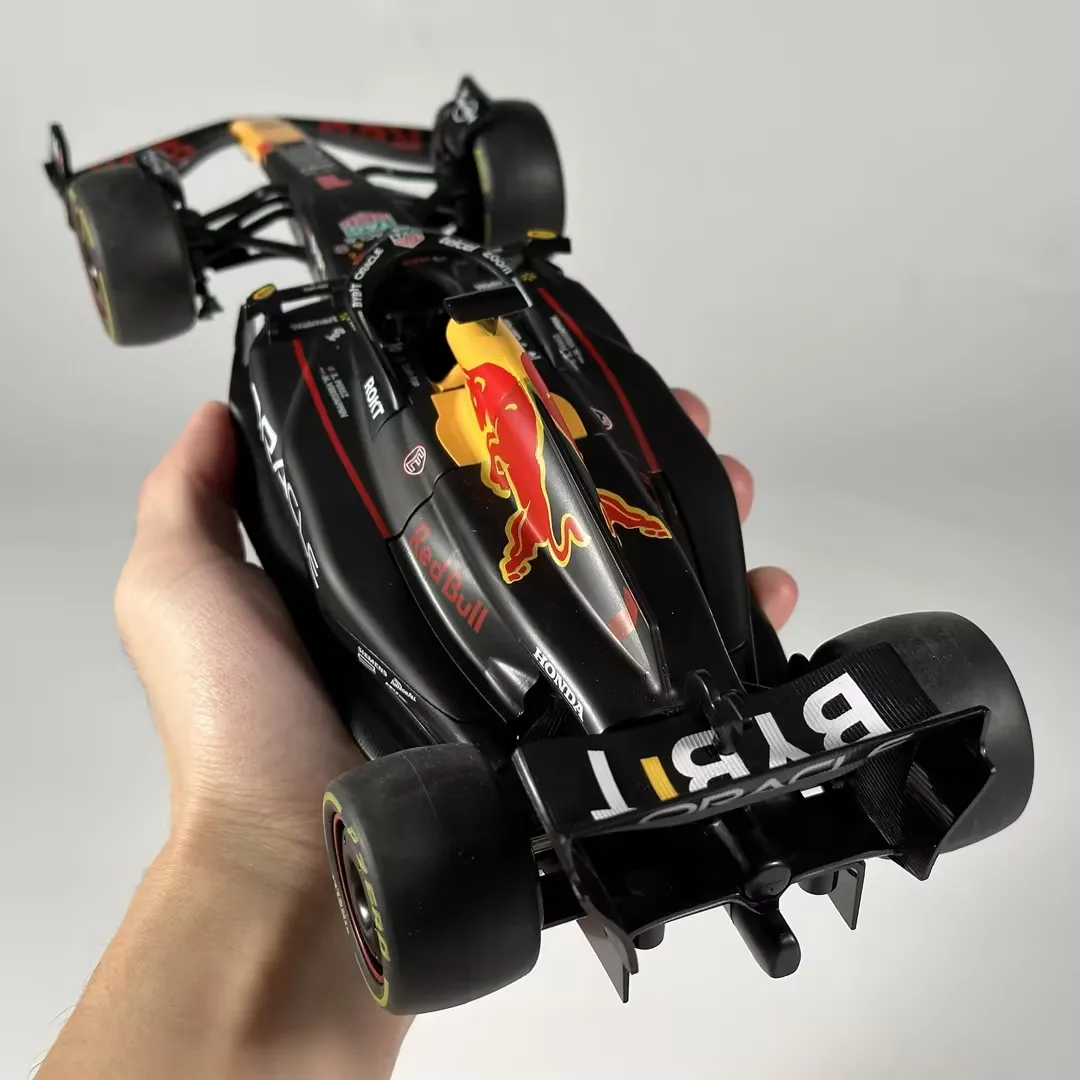 Red Bull Racing RB19 F1 Diecast Model 1:18 Scale 4 Red Bull Racing RB19 F1 Diecast Model 1:18 Scale - Image 4