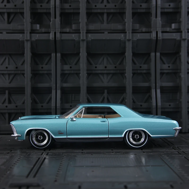 1:26 Scale Buick Riviera Gran Sport Diecast Model 5 1:26 Scale Buick Riviera Gran Sport Diecast Model - Image 5