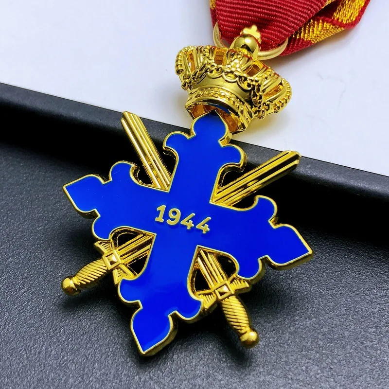 Romanian Bravery Medal Ribbon Badge with Regal Details 2 Romanian Bravery Medal Ribbon Badge with Regal Details - Image 2