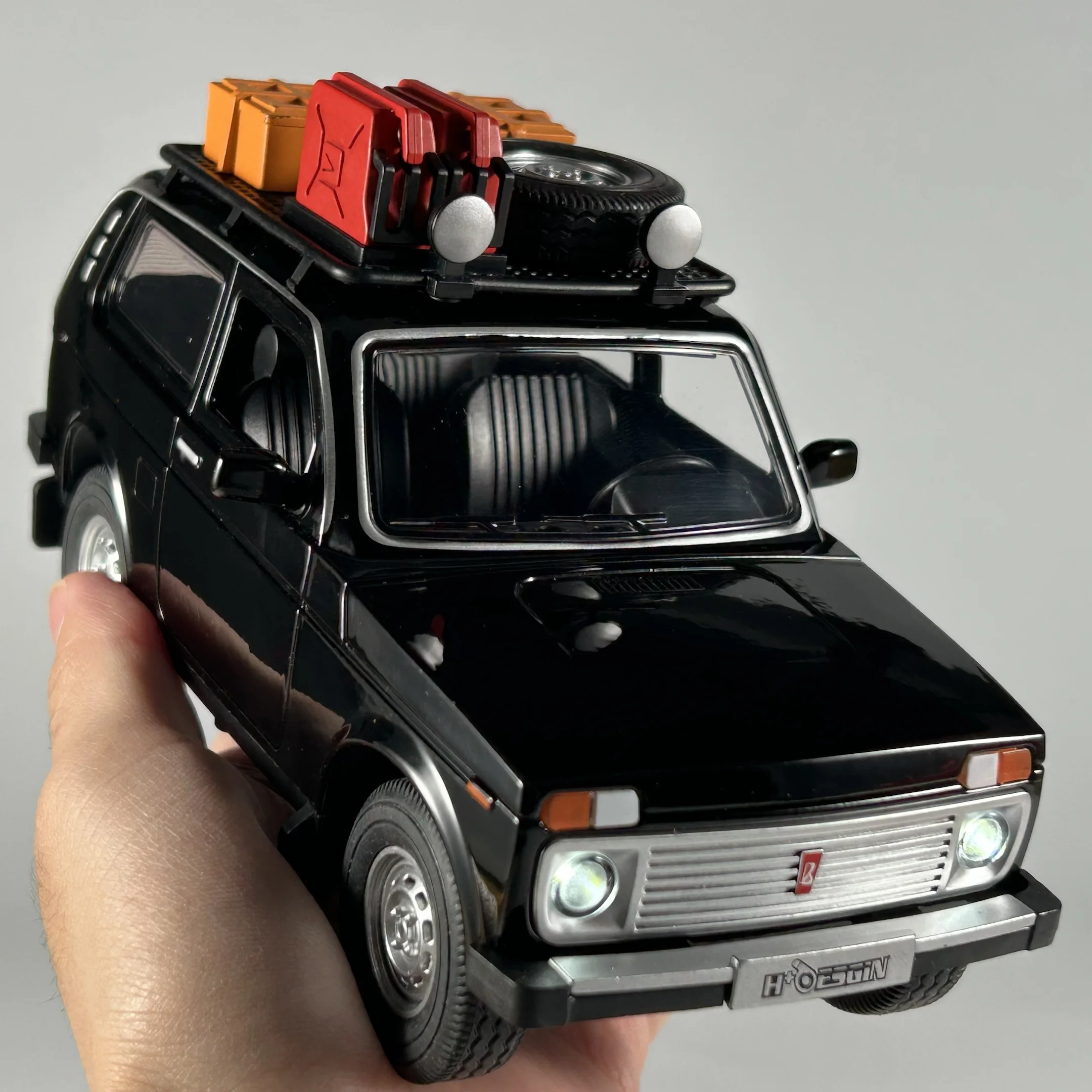 1:24 Scale LADA NIVA WILD Diecast Model 3 1:24 Scale LADA NIVA WILD Diecast Model - Image 3