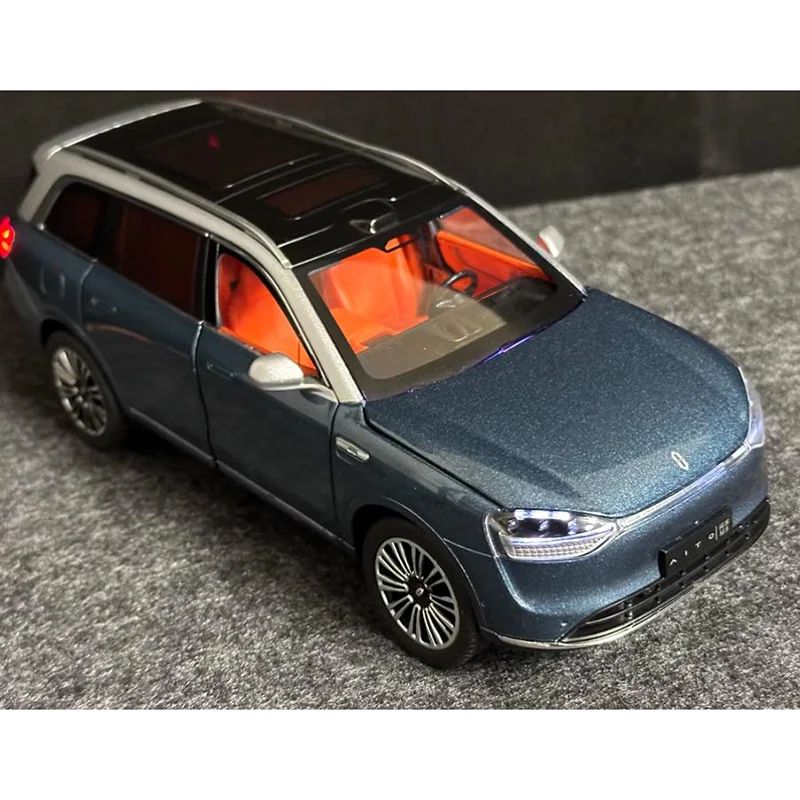 WELLY 1:24 Scale Diecast Model Car in Blue or Black 2 WELLY 1:24 Scale Diecast Model Car in Blue or Black - Image 2