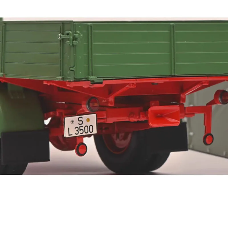 Vintage Green Alloy Truck Model 1:18 Scale 5 Vintage Green Alloy Truck Model 1:18 Scale - Image 5