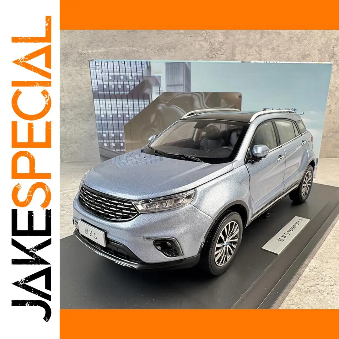 Silver 1:18 Alloy SUV Model for Collectors 1 Silver 1:18 Alloy SUV Model for Collectors