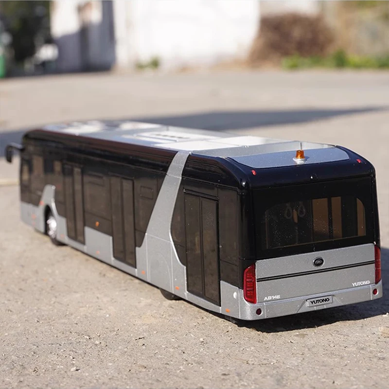 Yutong AB14E Airport Shuttle Model Replica 4 Yutong AB14E Airport Shuttle Model Replica - Image 4