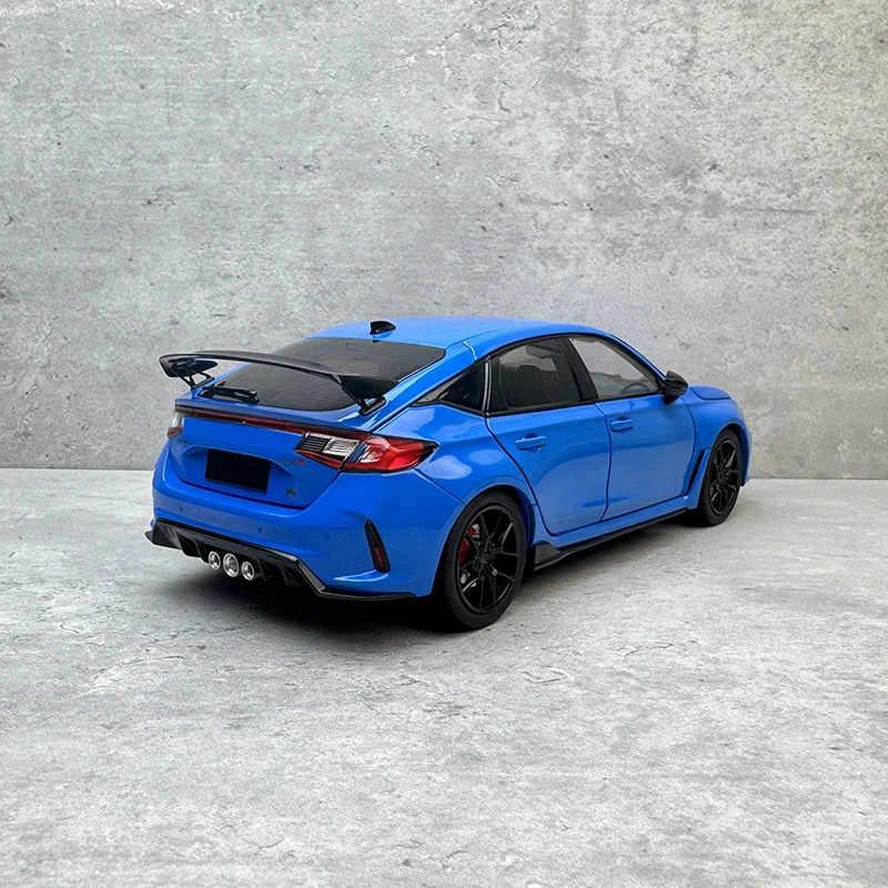 Pudi 1:18 Type R Alloy Car Model in Blue 5 Pudi 1:18 Type R Alloy Car Model in Blue - Image 5
