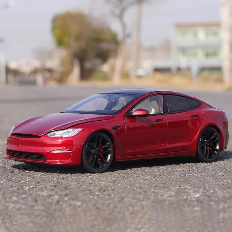 Vibrant Red 1:18 Scale Model S Alloy Car 1 Vibrant Red 1:18 Scale Model S Alloy Car