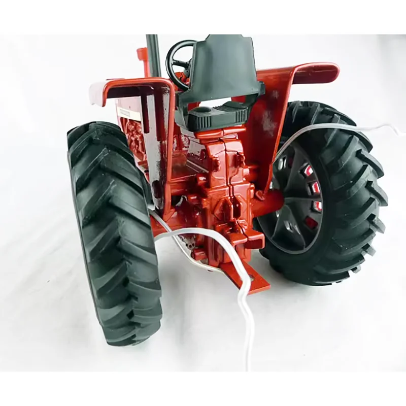 Farmall 1256 Diecast Tractor Model 5 Farmall 1256 Diecast Tractor Model - Image 5
