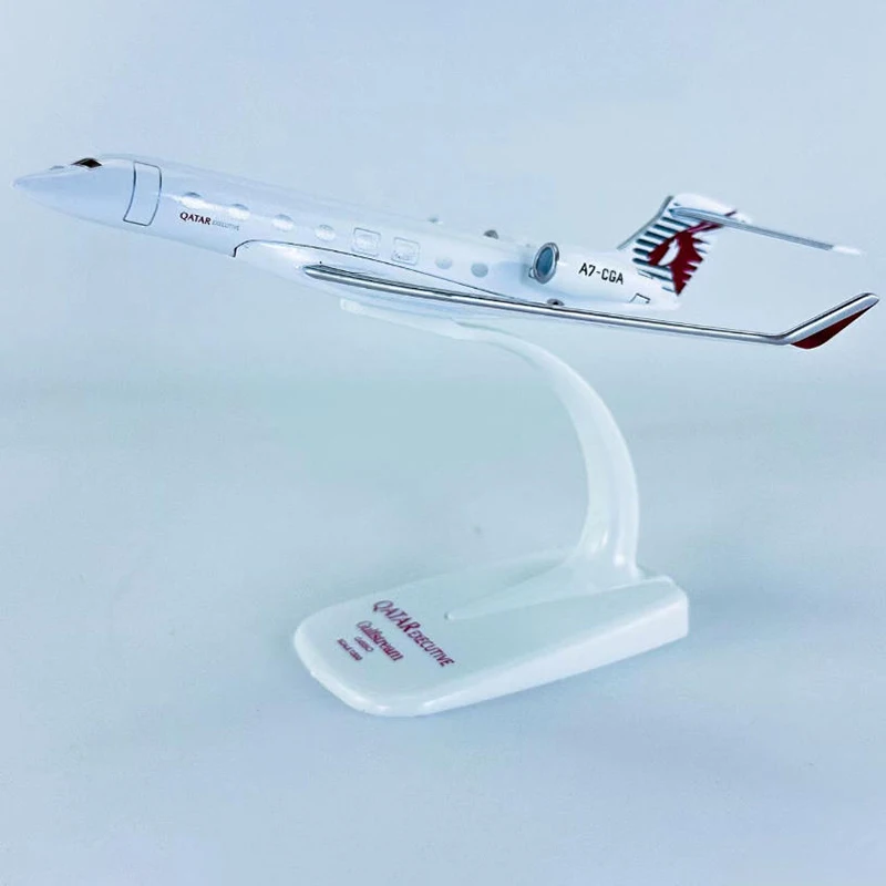 Gulfstream G650 1:200 Diecast Model with Stand 2 Gulfstream G650 1:200 Diecast Model with Stand - Image 2
