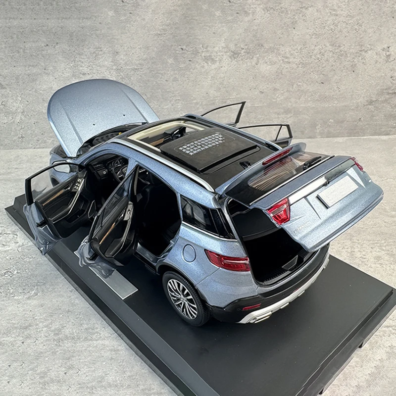 Silver 1:18 Alloy SUV Model for Collectors 5 Silver 1:18 Alloy SUV Model for Collectors - Image 5