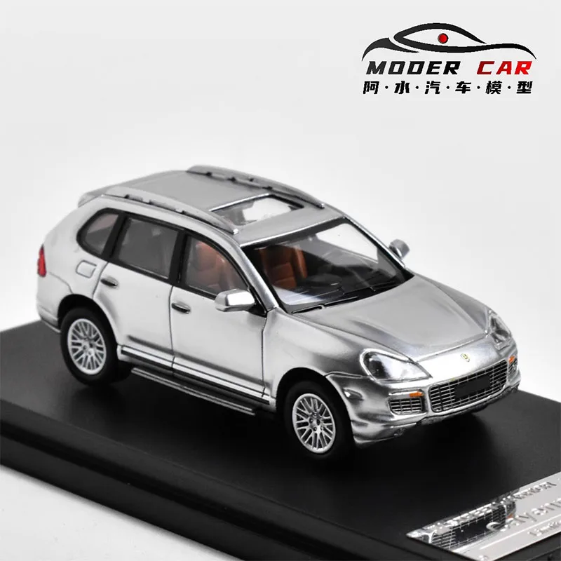 1:64 Porsche Cayenne Turbo S Diecast Model 4 1:64 Porsche Cayenne Turbo S Diecast Model - Image 4