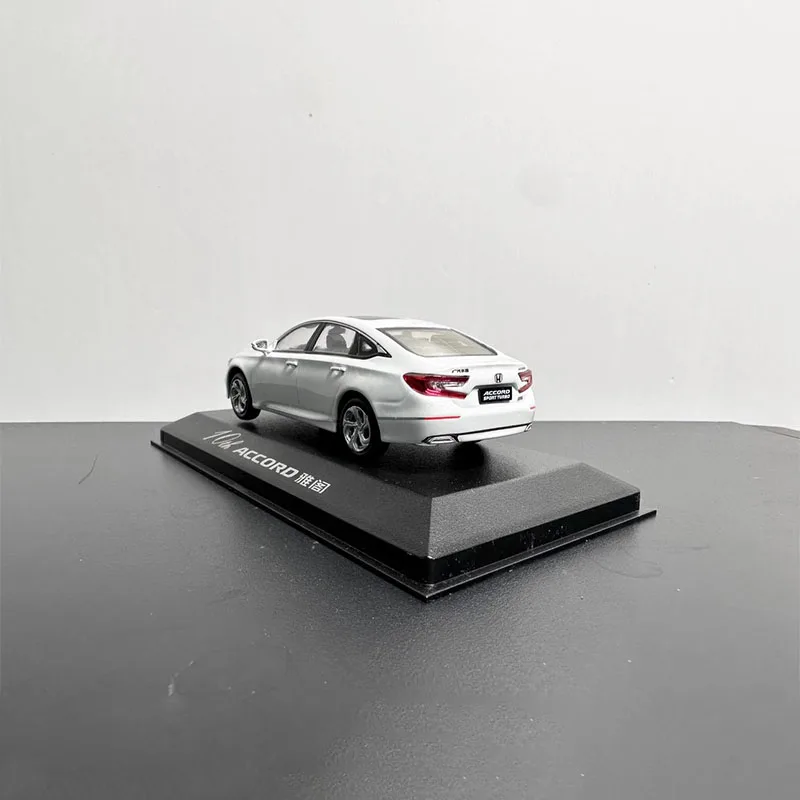 White Diecast Guangqi Accord Model 1:43 Scale 4 White Diecast Guangqi Accord Model 1:43 Scale - Image 4