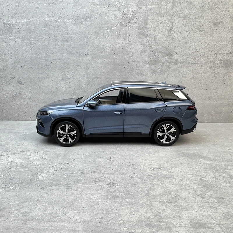 1:18 Blue Off-Road SUV Die-Cast Model 4 1:18 Blue Off-Road SUV Die-Cast Model - Image 4