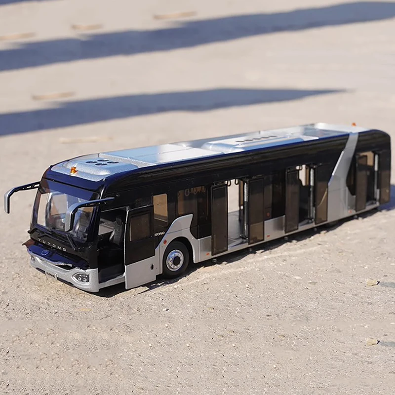 Yutong AB14E Airport Shuttle Model Replica 5 Yutong AB14E Airport Shuttle Model Replica - Image 5